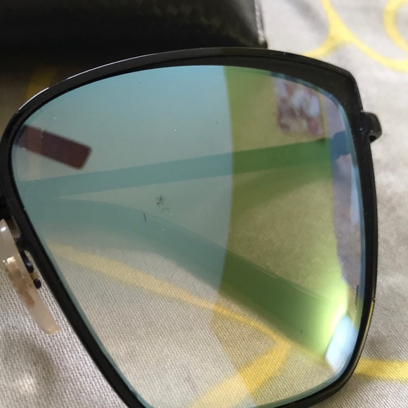 Diff blue lens sunglasses - Picture 2 of 5